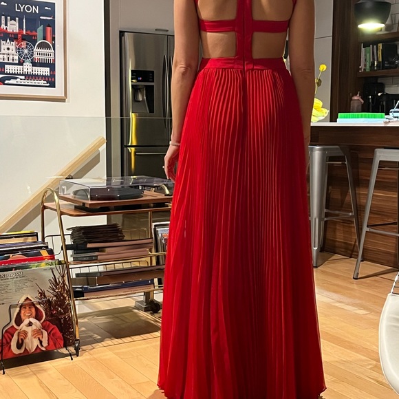 Robe rouge de bal - Picture 3 of 6